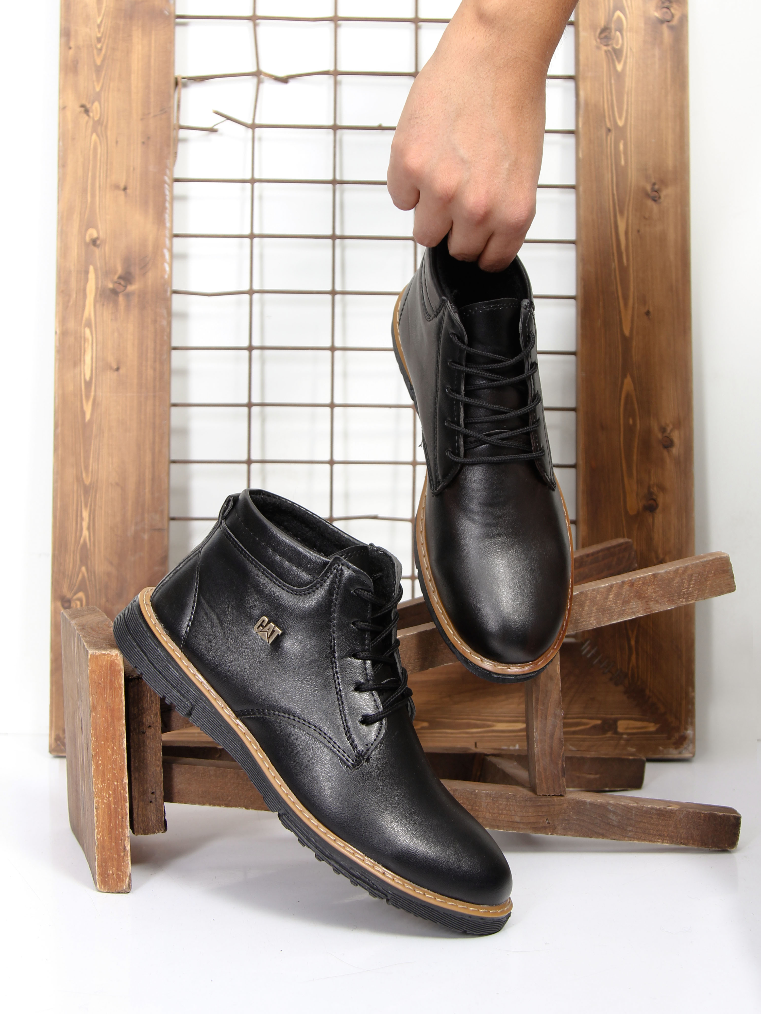 نیم بوت CAT مشکی